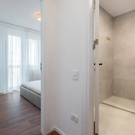 Obsidian Luxury 3 Bedroom * ブカレスト